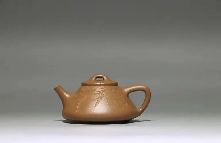 段泥石瓢壶