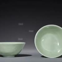 青釉暗刻碗一对