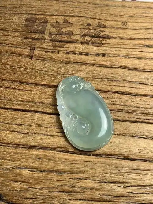 翡翠如意挂件